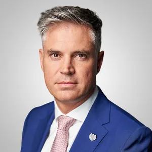 Portret: Dr. Florin Lăzărescu.